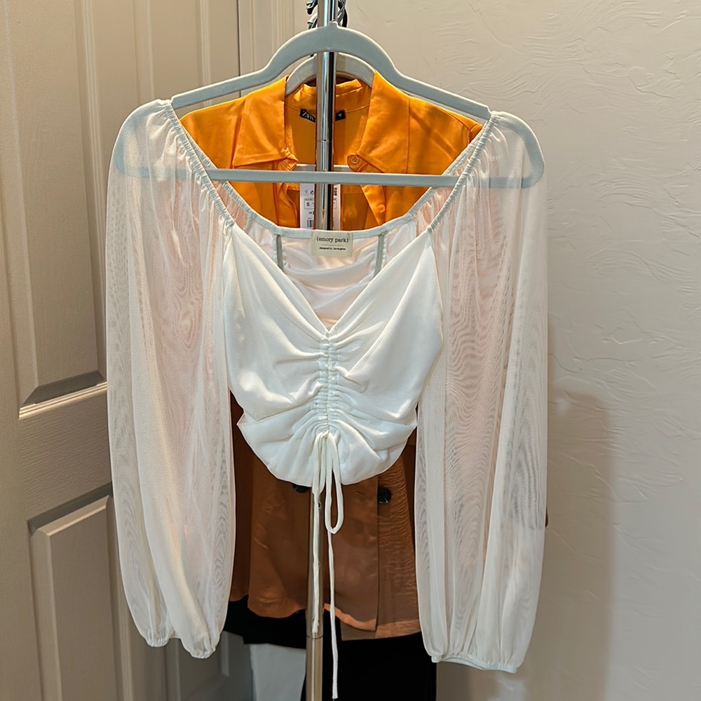 White long sleeve crop top